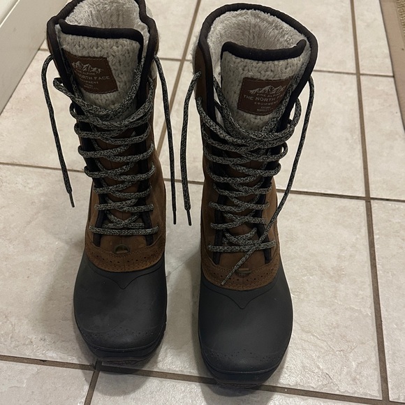 The North Face Shoes - The North Face Women's Shellista II Mid Boot Size 8.5